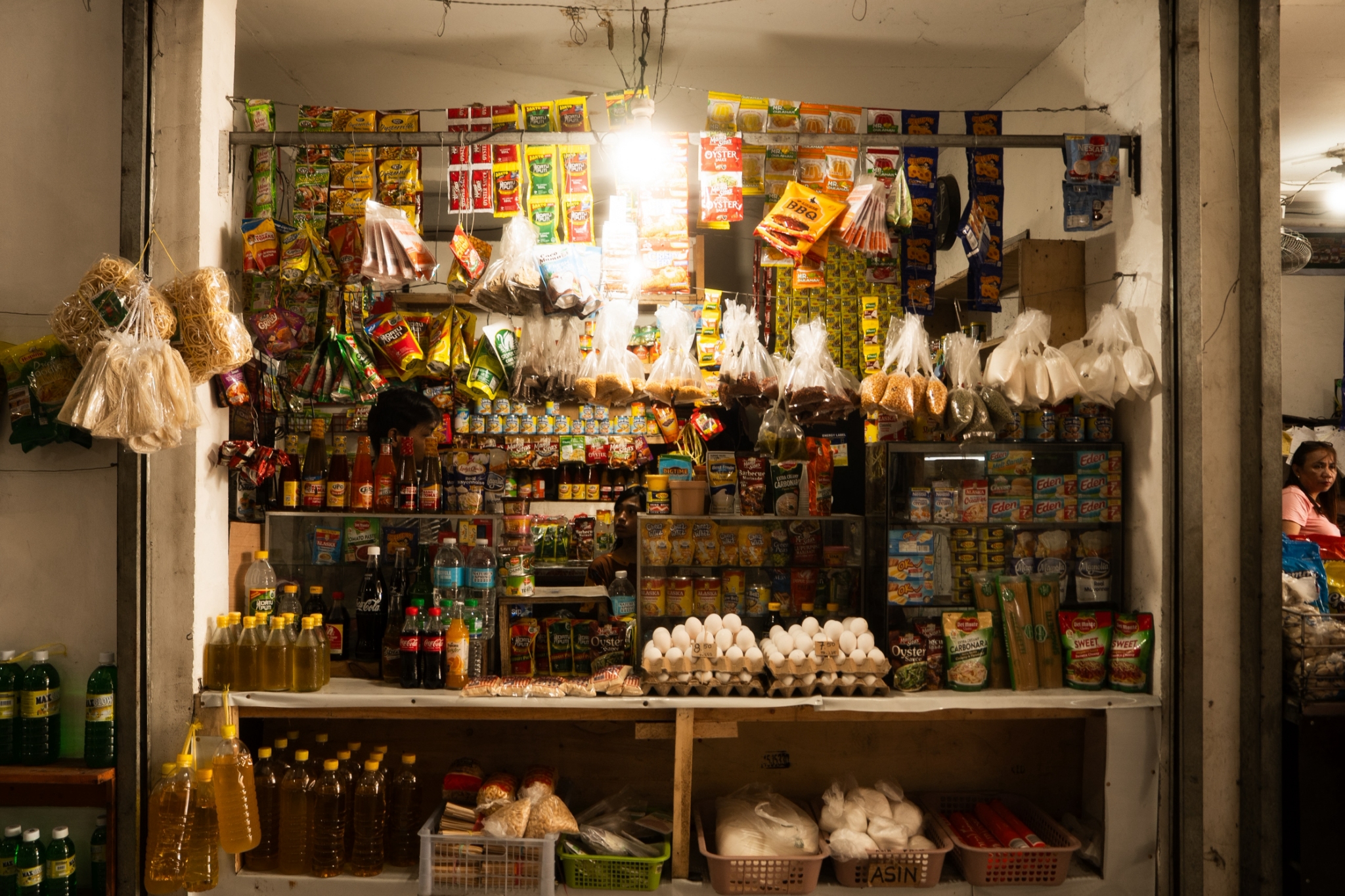 Metro Manila 街區裡的在地日常商店